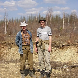 С.А. Борняков, А.С. Гладков. В маршруте в районе г. Мирный, 2004.