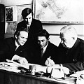 М.М. Одинцов с сотрудниками лаборатории. Слева направо ПП Зуев, А.Г. Храмцов (аспирант), ВГ Домышев, 1974 г.